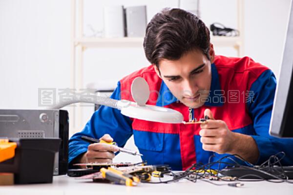 維修車間計算機的專業修理工 技術、流程與重要性